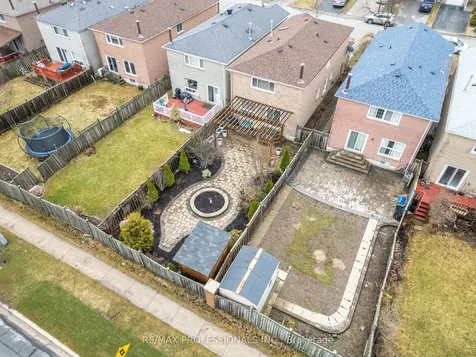 52 Lavron Court Markham ON L3S 2P1