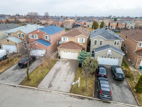 52 Lavron Court Markham ON L3S 2P1