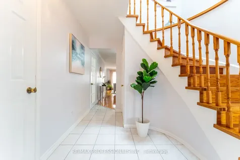 52 Lavron Court Markham ON L3S 2P1