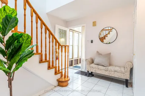 52 Lavron Court Markham ON L3S 2P1