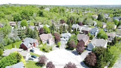 10 Laurwood Court Aurora ON L4G 5C2