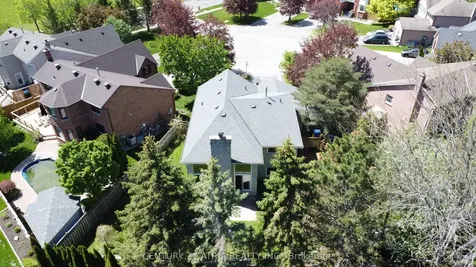 10 Laurwood Court Aurora ON L4G 5C2