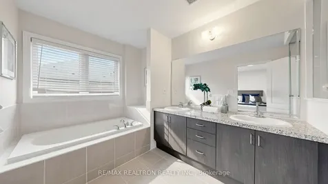 39 Collier Crescent Markham ON L6E 0E7