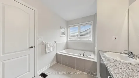 39 Collier Crescent Markham ON L6E 0E7