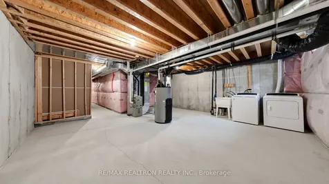 39 Collier Crescent Markham ON L6E 0E7