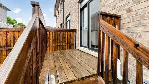 39 Collier Crescent Markham ON L6E 0E7
