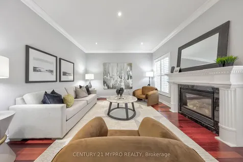 128 Selwyn Road Richmond Hill ON L4E 5E3