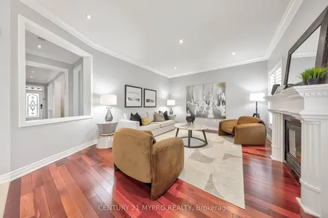 128 Selwyn Road Richmond Hill ON L4E 5E3