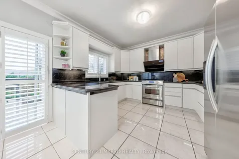 128 Selwyn Road Richmond Hill ON L4E 5E3
