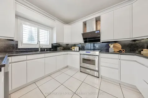 128 Selwyn Road Richmond Hill ON L4E 5E3