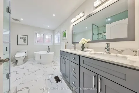 128 Selwyn Road Richmond Hill ON L4E 5E3