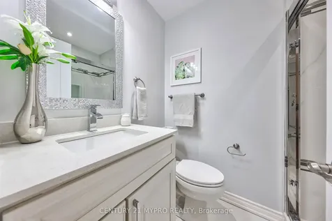 128 Selwyn Road Richmond Hill ON L4E 5E3