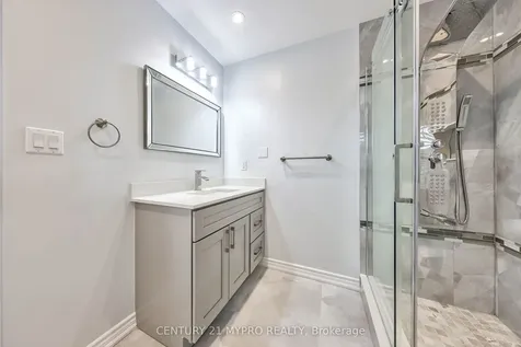 128 Selwyn Road Richmond Hill ON L4E 5E3