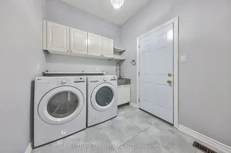 128 Selwyn Road Richmond Hill ON L4E 5E3