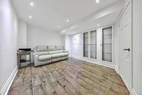 128 Selwyn Road Richmond Hill ON L4E 5E3