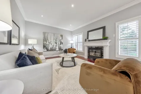 128 Selwyn Road Richmond Hill ON L4E 5E3