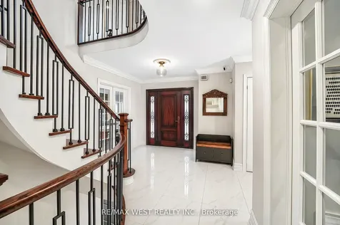31 Garriock Court Vaughan ON L4L 8S7