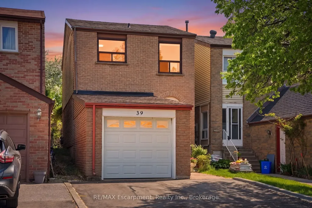 39 Riviera Drive Vaughan ON L4K 2H9