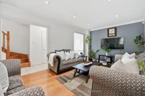 39 Riviera Drive Vaughan ON L4K 2H9