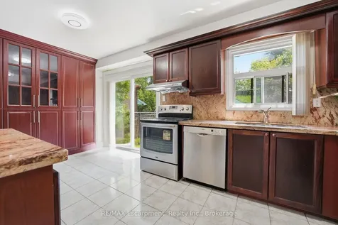 39 Riviera Drive Vaughan ON L4K 2H9