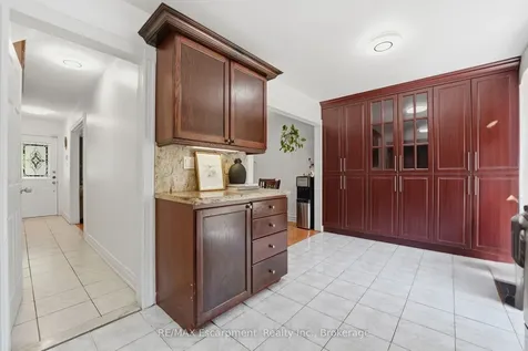 39 Riviera Drive Vaughan ON L4K 2H9