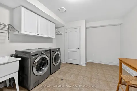 133 Ridge Way New Tecumseth ON L9R 0M6