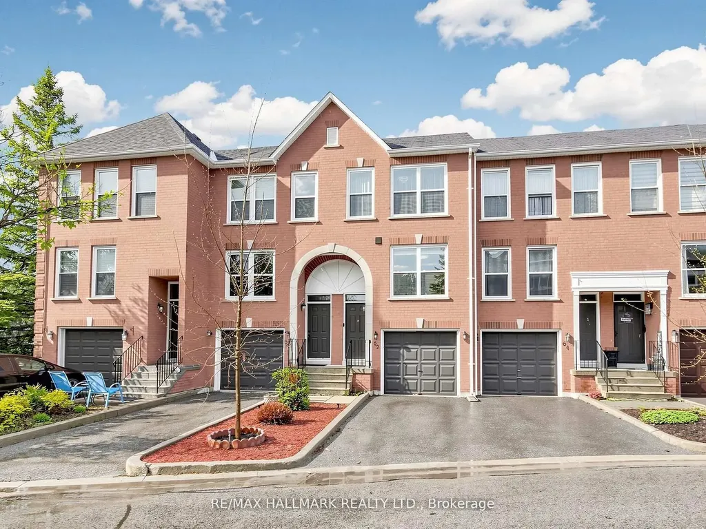 62 Wyatt Lane Aurora ON L4G 7E4