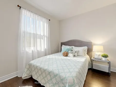 62 Wyatt Lane Aurora ON L4G 7E4