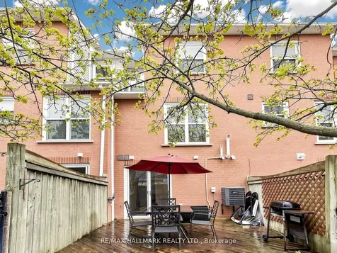 62 Wyatt Lane Aurora ON L4G 7E4