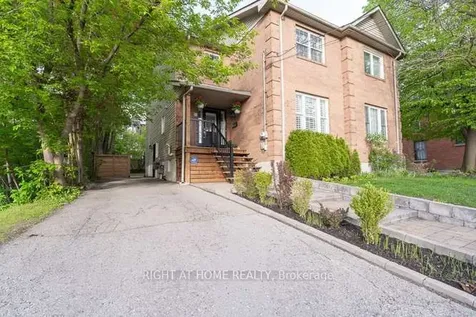 17 Machell Avenue N Aurora ON L4G 2R6