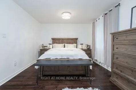 17 Machell Avenue N Aurora ON L4G 2R6