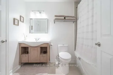 17 Machell Avenue N Aurora ON L4G 2R6