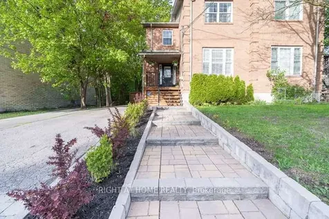 17 Machell Avenue N Aurora ON L4G 2R6