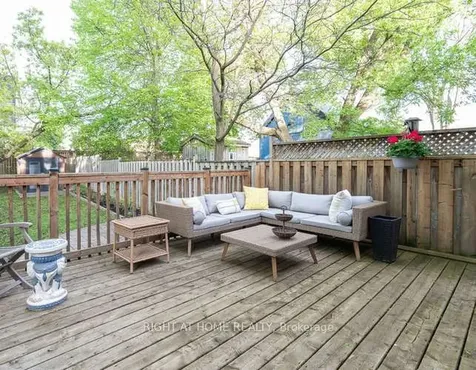17 Machell Avenue N Aurora ON L4G 2R6