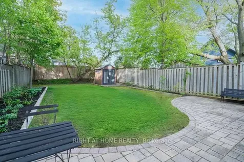 17 Machell Avenue N Aurora ON L4G 2R6