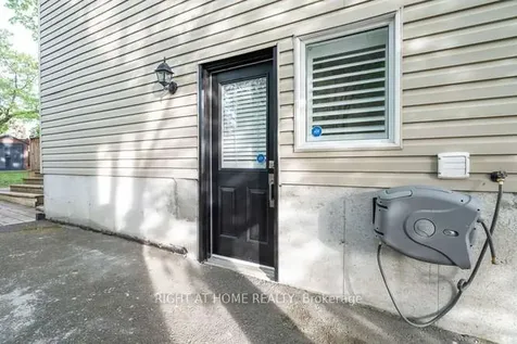 17 Machell Avenue N Aurora ON L4G 2R6