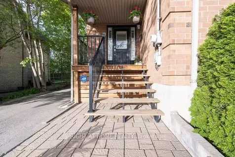 17 Machell Avenue N Aurora ON L4G 2R6