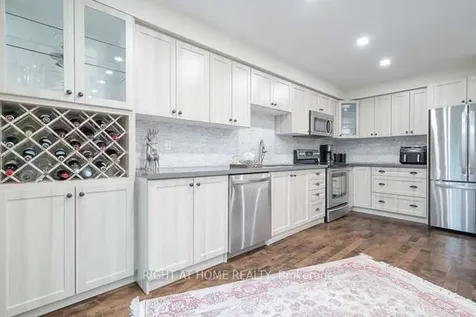 17 Machell Avenue N Aurora ON L4G 2R6