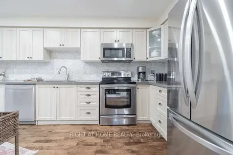17 Machell Avenue N Aurora ON L4G 2R6