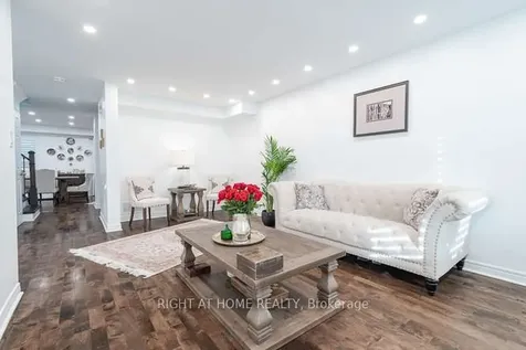 17 Machell Avenue N Aurora ON L4G 2R6