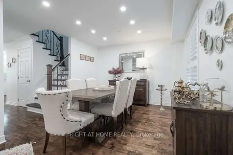 17 Machell Avenue N Aurora ON L4G 2R6