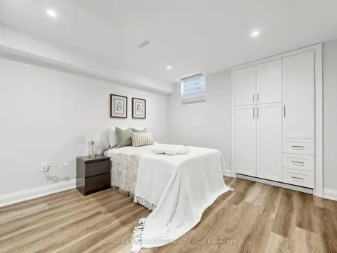 72 Crofting Crescent Markham ON L6E 0W1