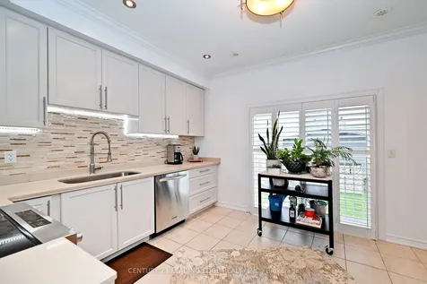 13 Beehive Lane Markham ON L6E 0K6
