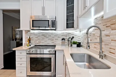 13 Beehive Lane Markham ON L6E 0K6