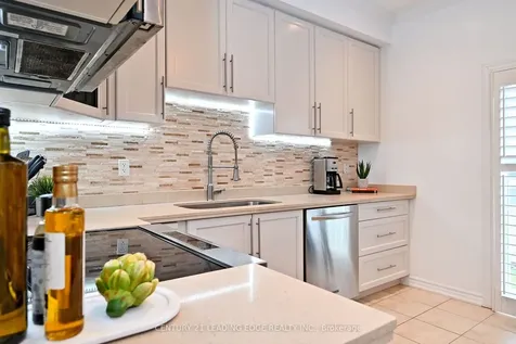 13 Beehive Lane Markham ON L6E 0K6