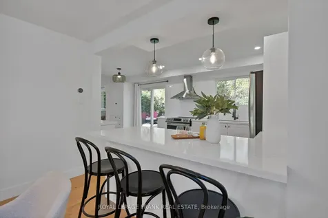 272 Plymouth Trail Newmarket ON L3Y 6G7