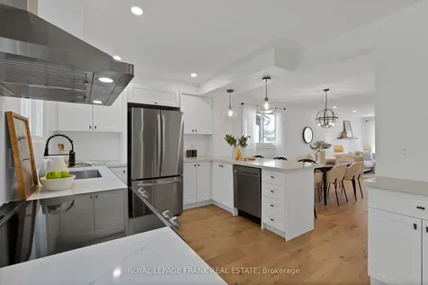 272 Plymouth Trail Newmarket ON L3Y 6G7