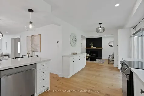 272 Plymouth Trail Newmarket ON L3Y 6G7