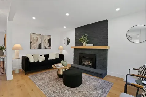 272 Plymouth Trail Newmarket ON L3Y 6G7