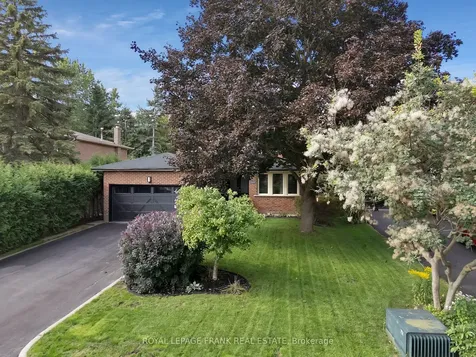 272 Plymouth Trail Newmarket ON L3Y 6G7